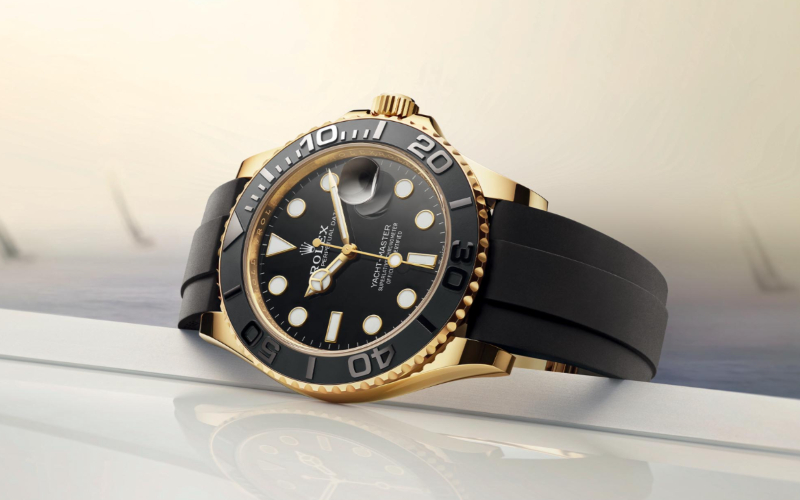 今次的Yacht-Master 42就首次推出黃金款式，選用獨特的18K 合金，由位於瑞士日內瓦的勞力士鑄造廠精心鑄造，型格之餘又能增添尊貴氣息。